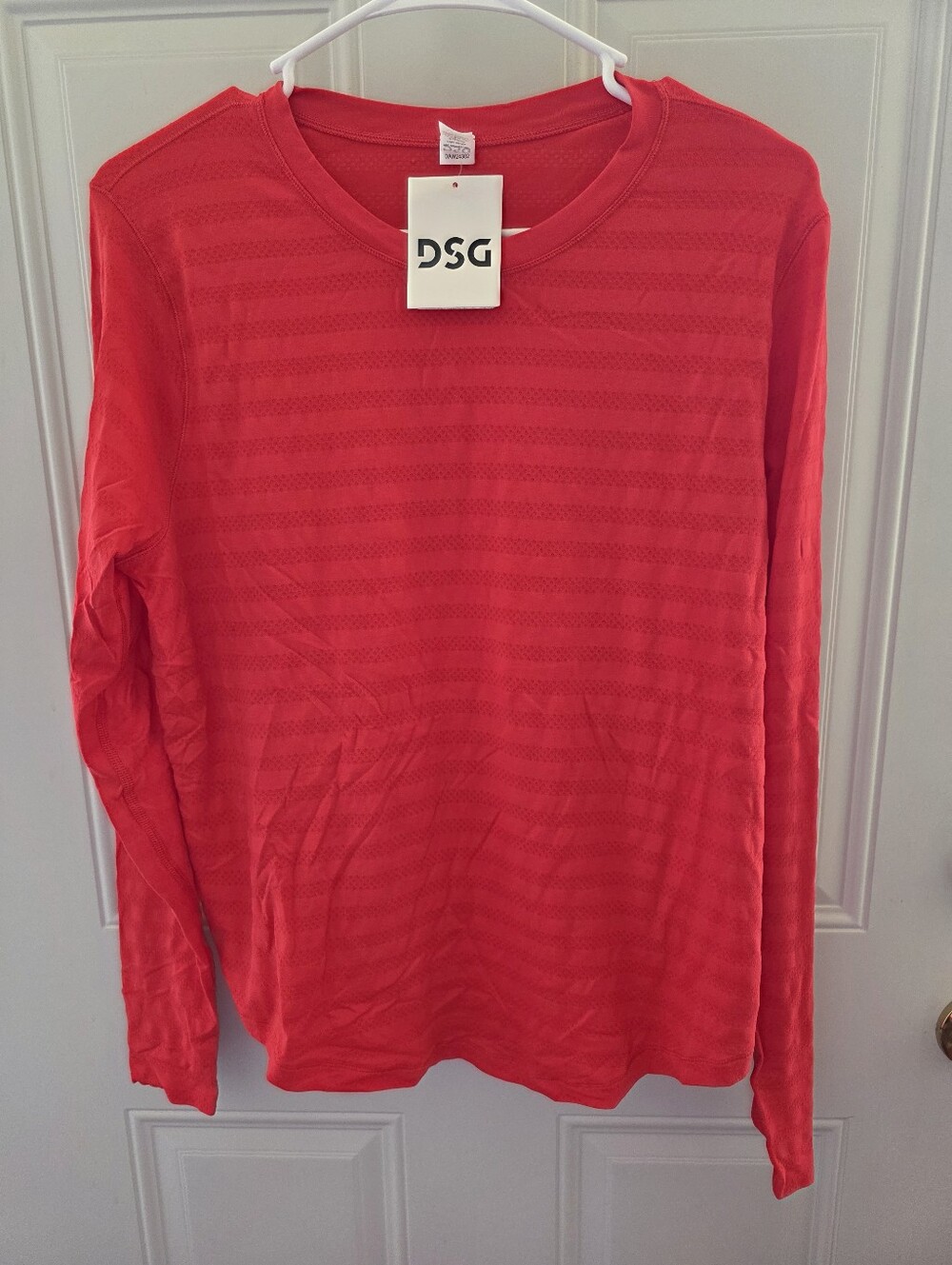 Women's DSG Bright Red Top Size Large-New With Tags